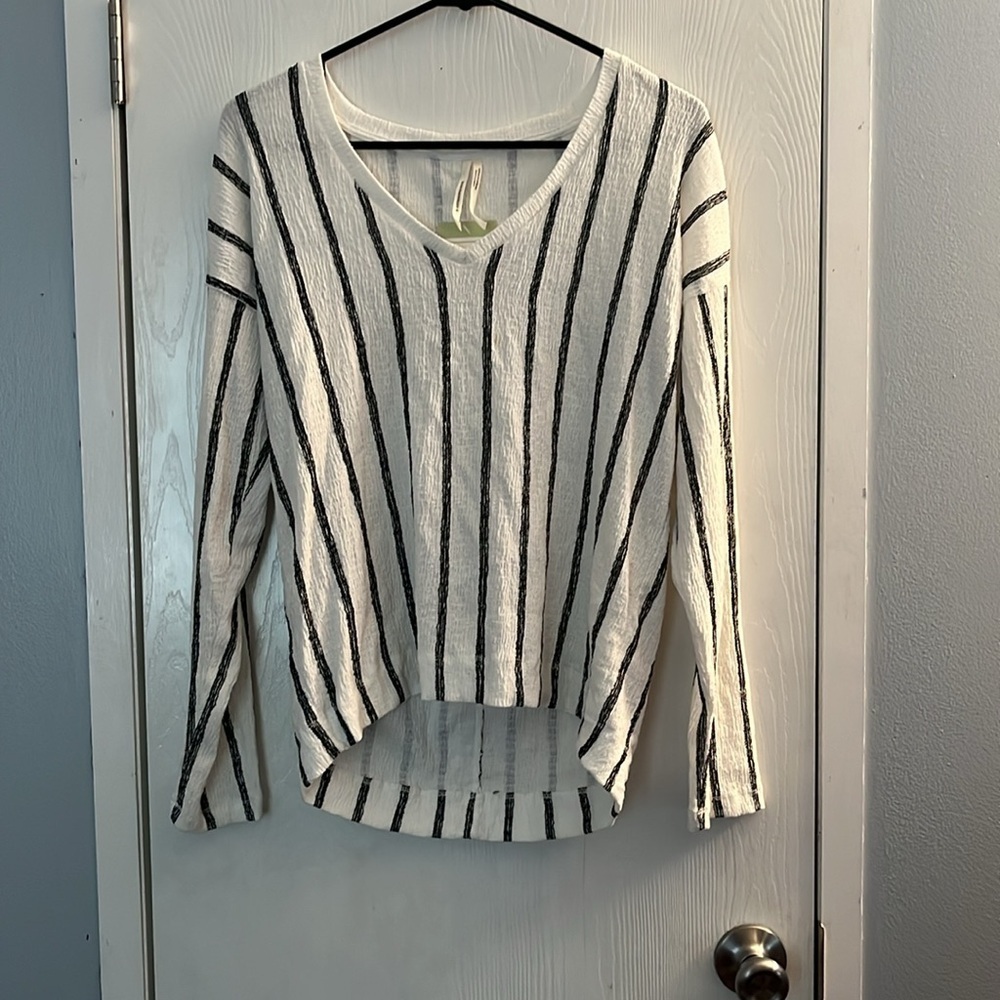 Anthropologie Textured White and Gray Top